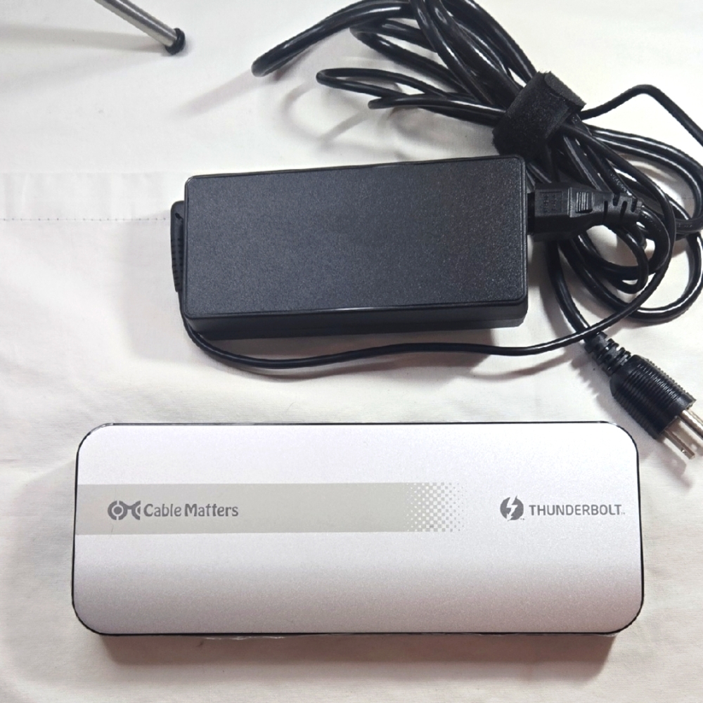 Cable Matters 107014 Thunderbolt 3 Docking Station with 60W Power Delivery